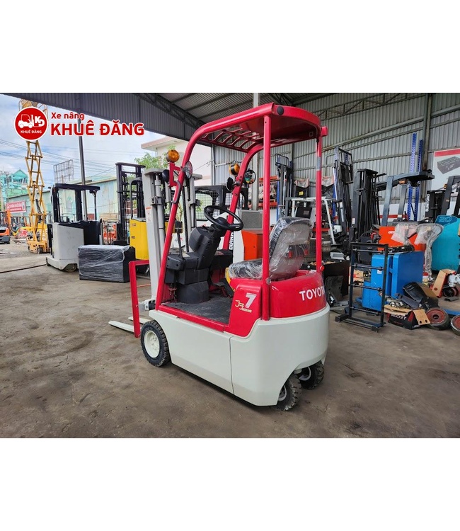 Xe nâng điện ngồi lái 700kg Nhật Bản