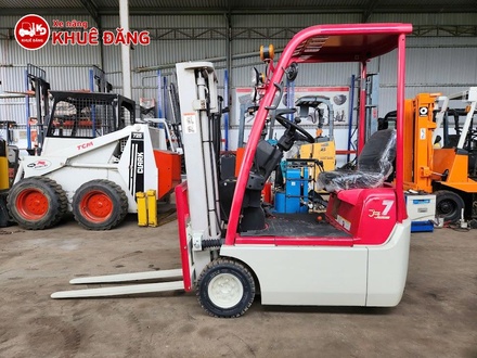 Xe nâng điện ngồi lái 700kg Nhật Bản