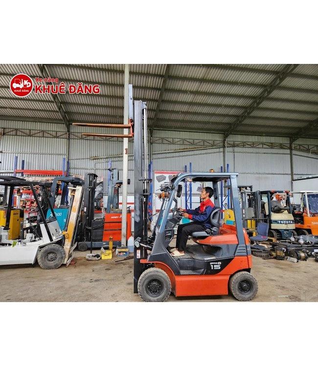 Xe nâng điện 1.5 tấn ngồi lái Toyota 8FB15