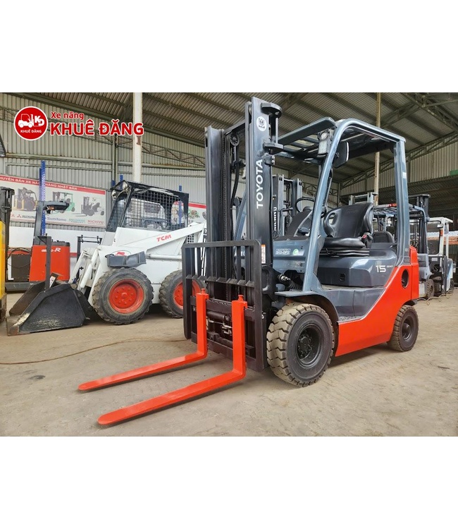 Xe nâng hàng máy dầu 1.5 tấn Toyota 02-8FD15 số tự động
