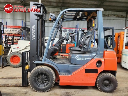Xe nâng dầu 2 tấn Toyota 02-8FD20 nâng cao 3m