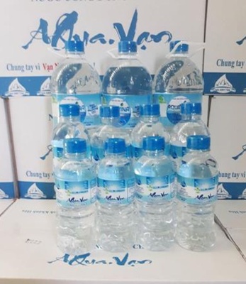 Nước uống đóng chai AQUA.VẠN