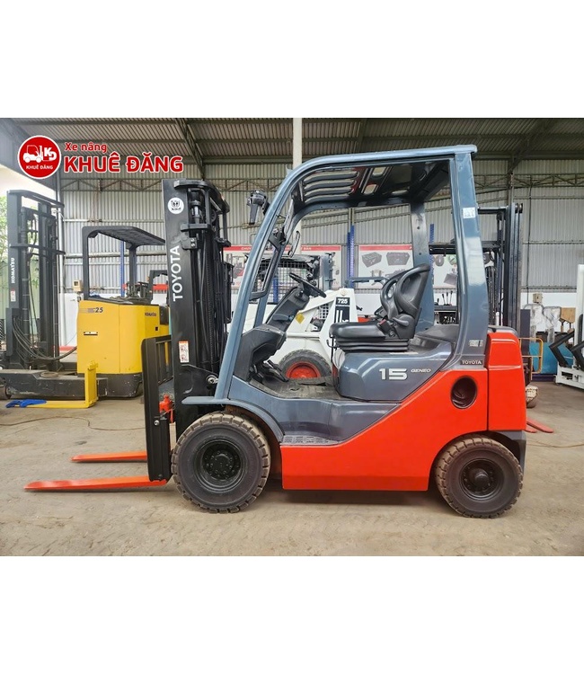 Xe nâng hàng máy dầu 1.5 tấn Toyota 02-8FD15 số tự động