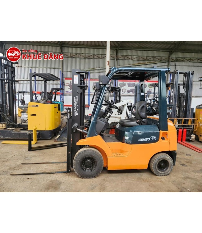 Xe nâng máy xăng Toyota 1.5 tấn 3m